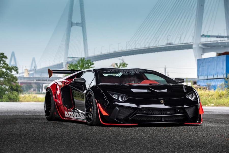  Lamborghini Aventador S by Liberty Walk 2019 года  (фото 1 из 6)